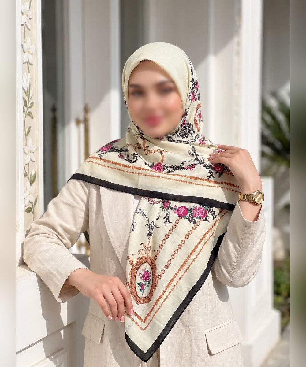 روسری نخی طرحدار قواره ۱۴۰ طرح زنجیر و گل