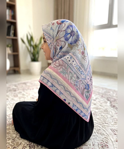 روسری نخی دخترانه طرحدار قواره ۱۰۰