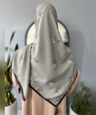 روسری سوپرنخ طرح برگ قواره ۱۴۰