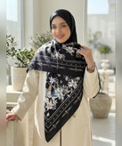 روسری ابریشم ساتن گلدار قواره ۱۳۵