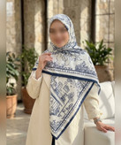 روسری ابریشم ساتن طرح کلاسیک قواره ۱۳۵