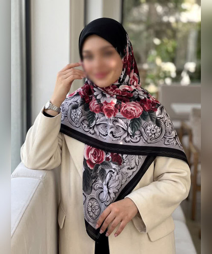 روسری حریر ابریشم گلدار حاشیهدار قواره ۱۲۰