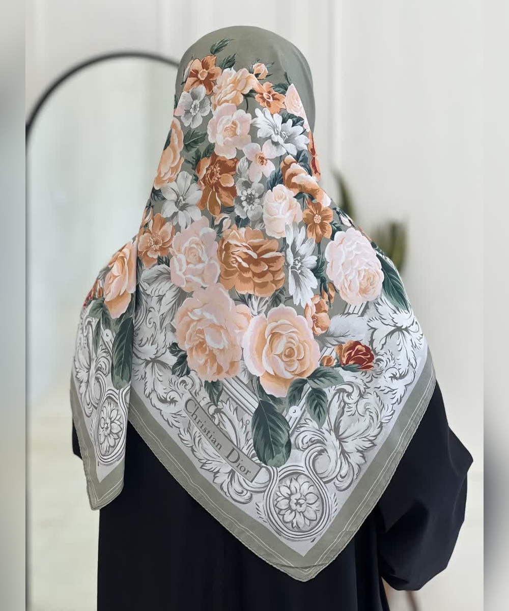 روسری حریر ابریشم گلدار حاشیهدار قواره ۱۲۰