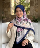 روسری حریر ابریشم گلدار حاشیهدار قواره ۱۲۰
