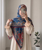 روسری نخی گلدار قواره ۱۴۰ رنگ آبی و قرمز