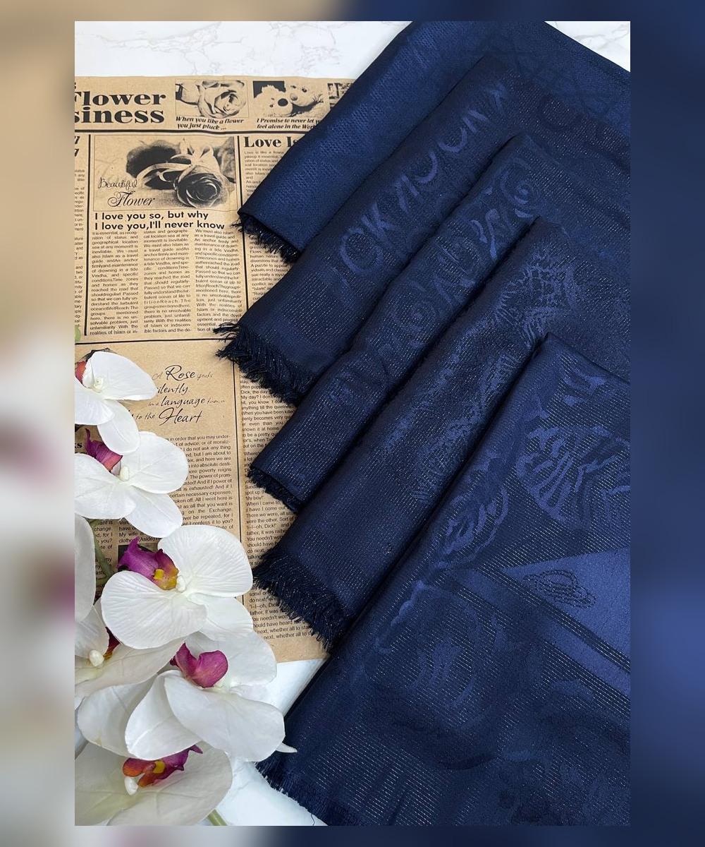 روسری نخ ابریشم ژاکارد لمه سرمه ای طرح گل آفتابگردان قواره 140