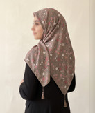 روسری سوپرنخ طرحدار قواره ۱۲۰ مدل 107930 رنگ چندرنگ