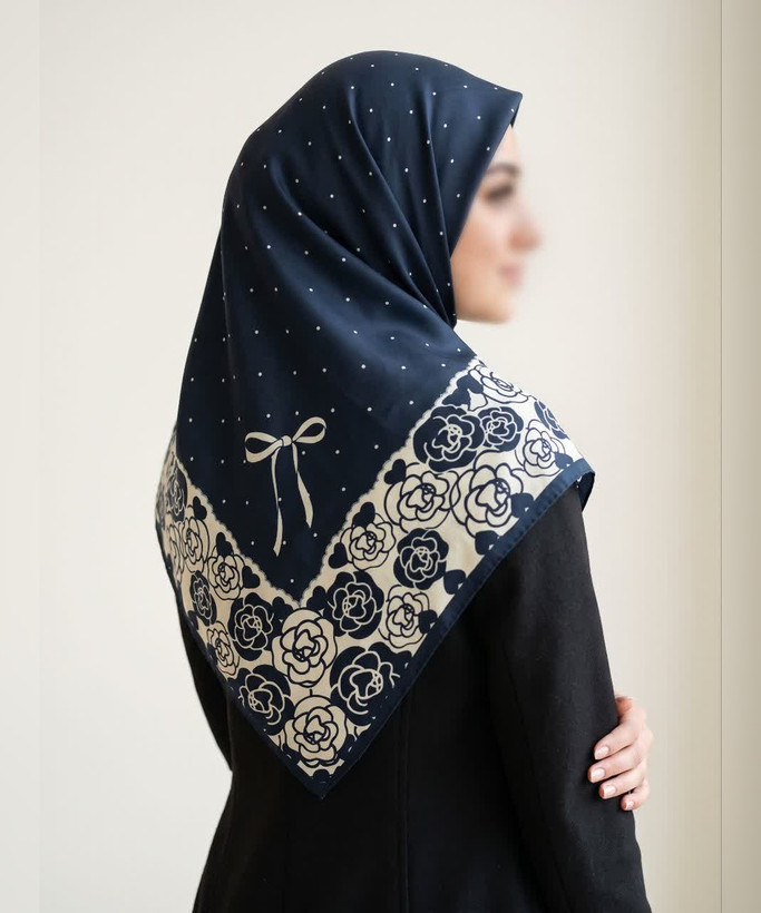 روسری سوپرنخ طرحدار قواره ۱۲۰ مدل 107938 رنگ طوسی 2