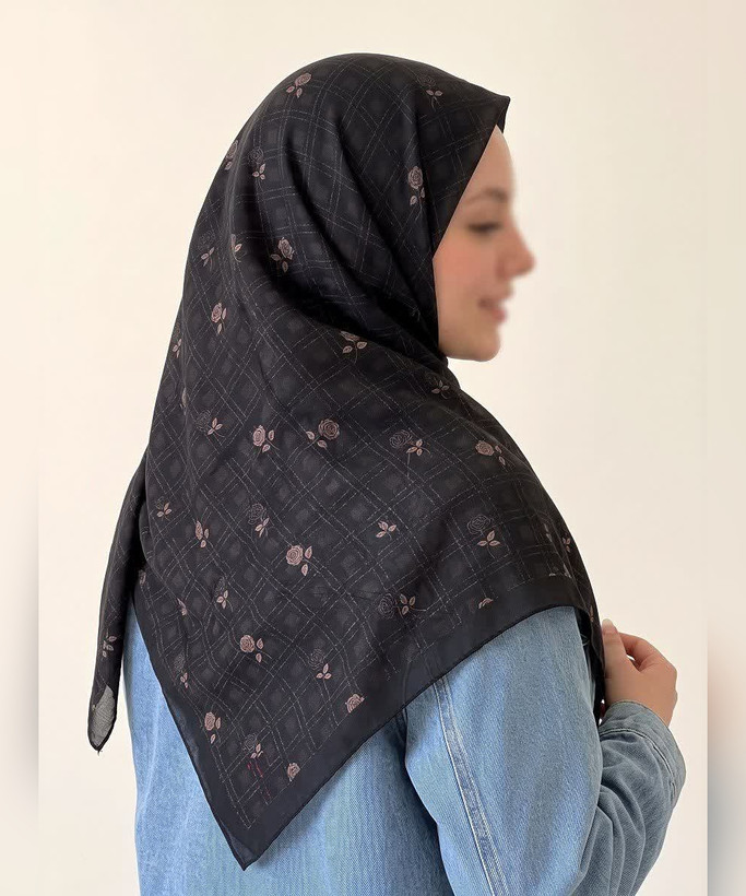 روسری سوپرنخ طرحدار قواره ۱۲۰ مدل 107941 رنگ طوسی 2