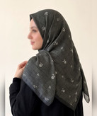 روسری سوپرنخ طرحدار قواره ۱۲۰ مدل 107941 رنگ طوسی 4