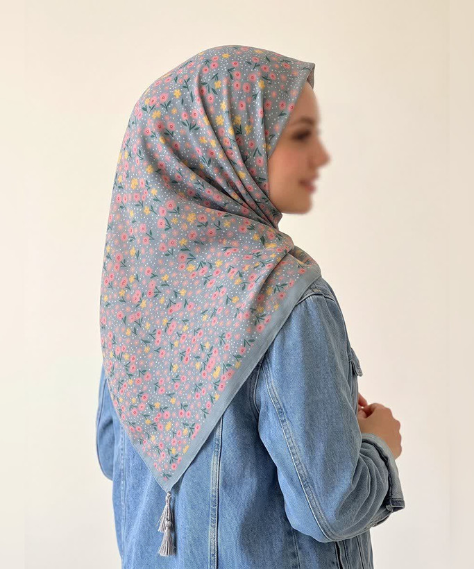 روسری سوپرنخ طرحدار قواره ۱۲۰ مدل 107945 رنگ طوسی 5