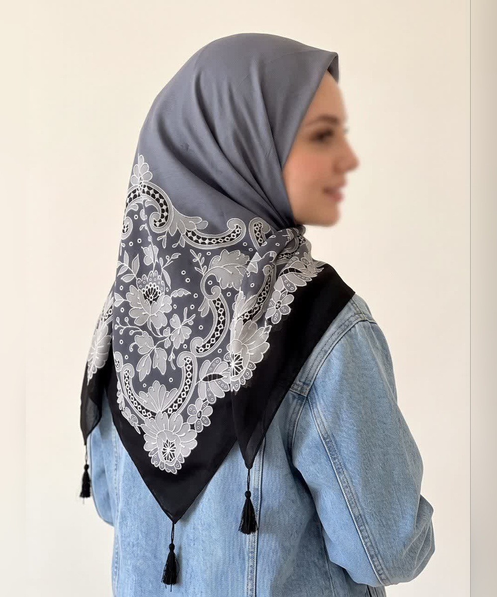 روسری سوپرنخ طرح‌دار قواره ۱۲۰ مدل 107951 رنگ طوسی