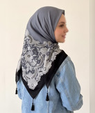 روسری سوپرنخ طرحدار قواره ۱۲۰ مدل 107951 رنگ طوسی