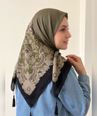 روسری سوپرنخ طرحدار قواره ۱۲۰ مدل 107951 رنگ طوسی 2