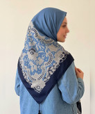روسری سوپرنخ طرحدار قواره ۱۲۰ مدل 107951 رنگ طوسی 4