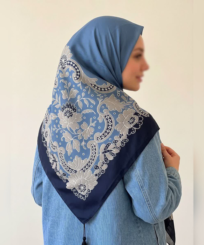 روسری سوپرنخ طرحدار قواره ۱۲۰ مدل 107951 رنگ طوسی 4