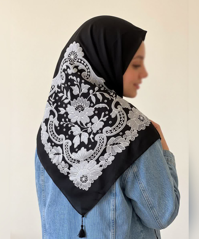 روسری سوپرنخ طرحدار قواره ۱۲۰ مدل 107951 رنگ طوسی 5
