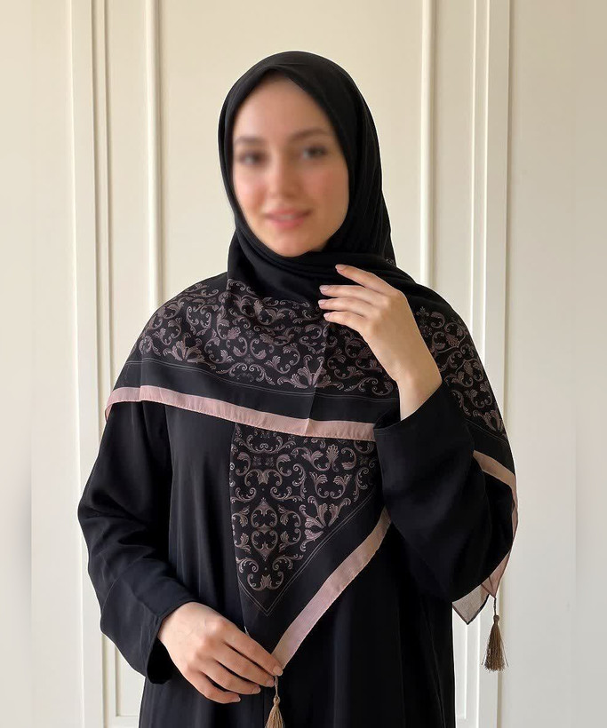 روسری سوپرنخ طرحدار قواره ۱۲۰ مدل 107962 رنگ طوسی