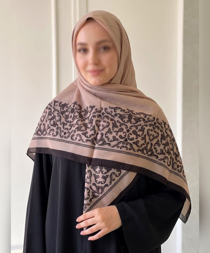 روسری سوپرنخ طرحدار قواره ۱۲۰ مدل 107962 رنگ چندرنگ