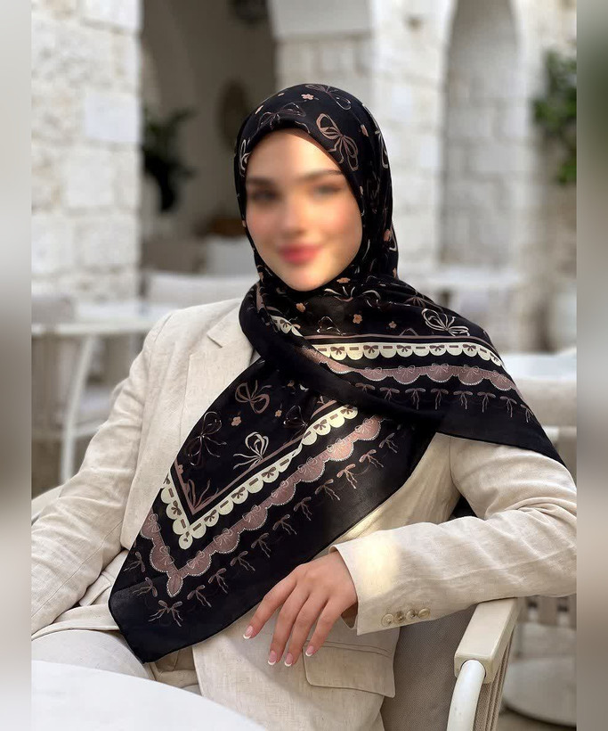 روسری سوپرنخ طرحدار قواره ۱۴۰ مدل دوم رنگ طوسی