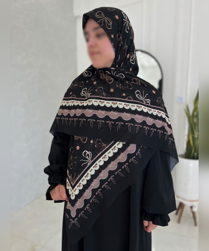روسری سوپرنخ طرحدار قواره ۱۴۰ مدل دوم رنگ طوسی