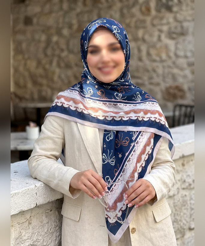 روسری سوپرنخ طرحدار قواره ۱۴۰ مدل دوم رنگ طوسی