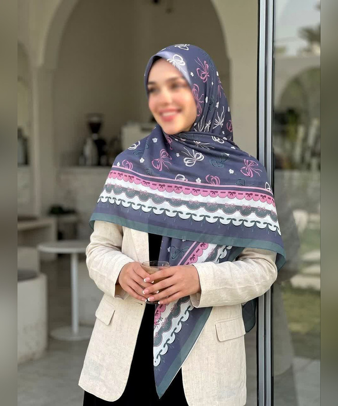 روسری سوپرنخ طرحدار قواره ۱۴۰ مدل دوم رنگ طوسی