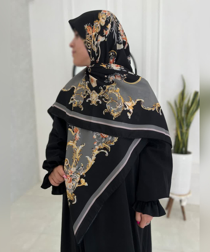روسری کرپنخ طرحدار قواره ۱۴۰ مدل دوم رنگ طوسی