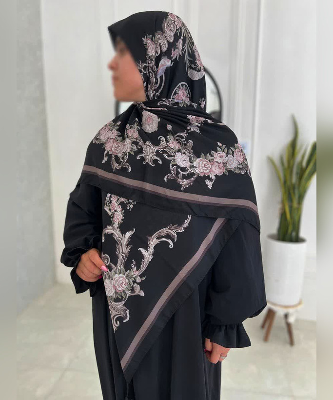 روسری کرپنخ طرحدار قواره ۱۴۰ مدل دوم رنگ طوسی