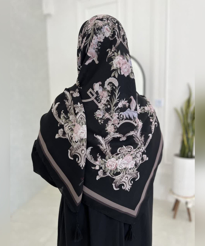روسری کرپنخ طرحدار قواره ۱۴۰ مدل دوم رنگ طوسی