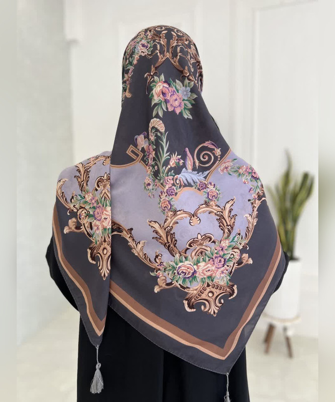 روسری کرپنخ طرحدار قواره ۱۴۰ مدل دوم رنگ طوسی