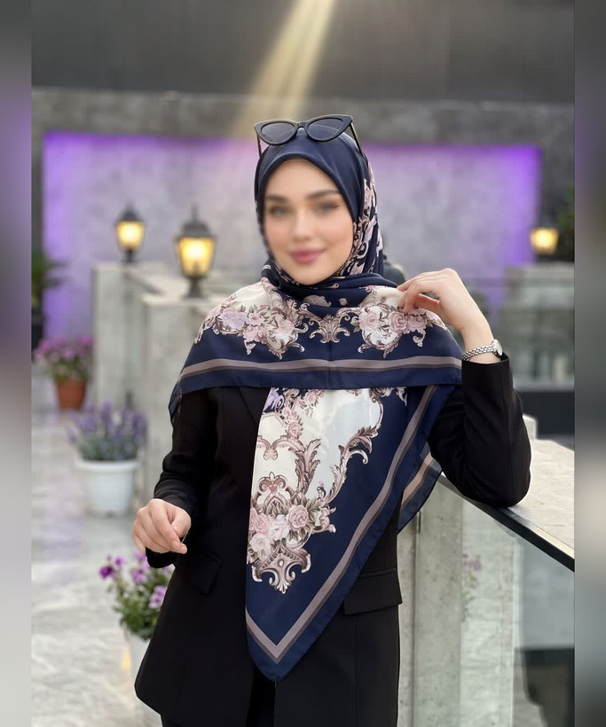 روسری کرپنخ طرحدار قواره ۱۴۰ مدل دوم رنگ طوسی