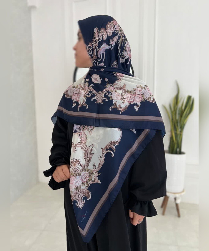 روسری کرپنخ طرحدار قواره ۱۴۰ مدل دوم رنگ طوسی