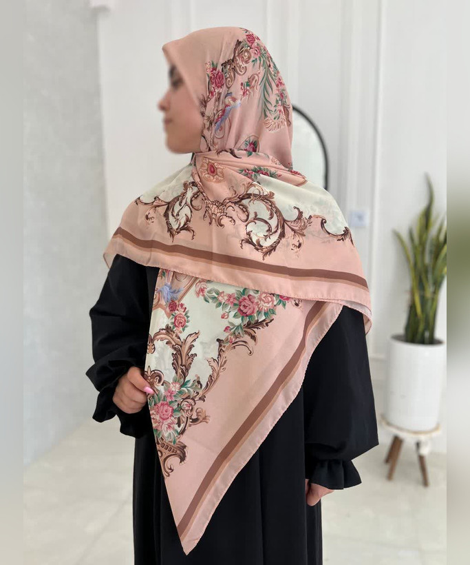 روسری کرپنخ طرحدار قواره ۱۴۰ مدل دوم رنگ طوسی