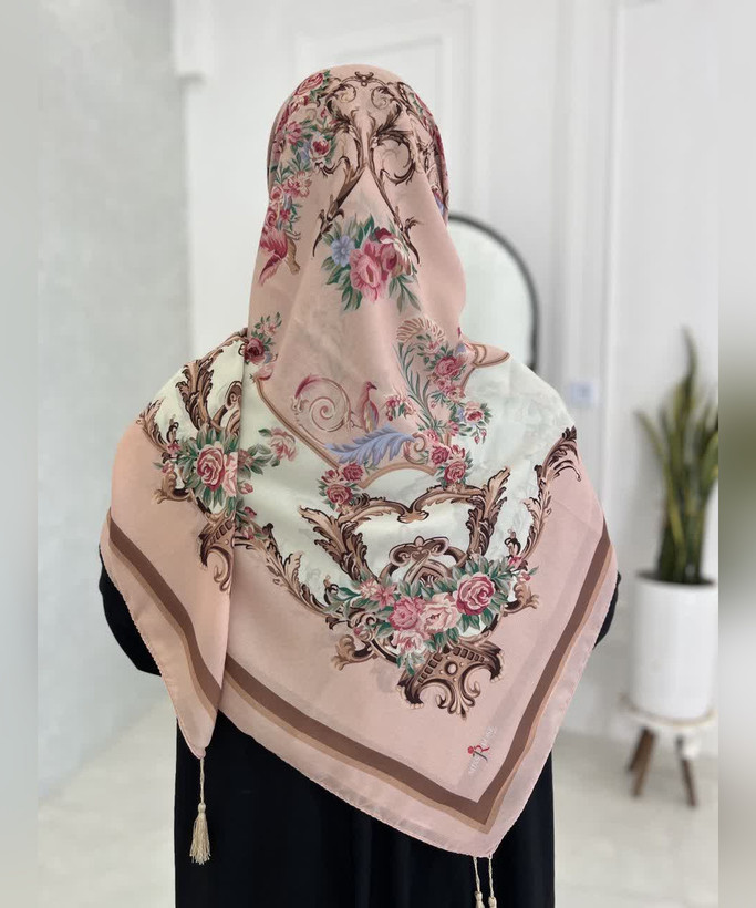 روسری کرپنخ طرحدار قواره ۱۴۰ مدل دوم رنگ طوسی