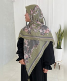 روسری کرپنخ طرحدار قواره ۱۴۰ مدل دوم رنگ طوسی