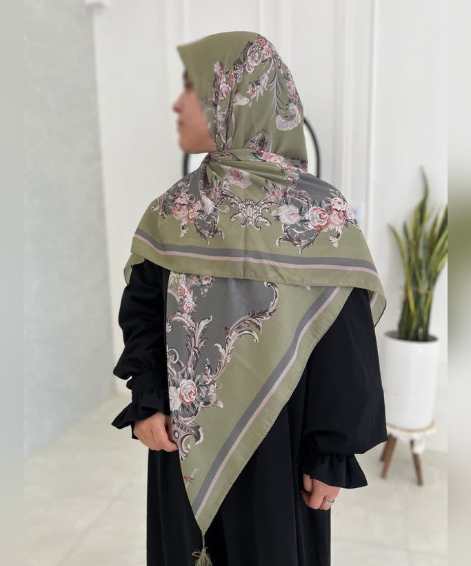 روسری کرپنخ طرحدار قواره ۱۴۰ مدل دوم رنگ طوسی