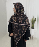 روسری کرپنخ طرحدار تکرنگ قواره ۱۴۰ - رنگ مشکی و قهوهای - تصویر 4