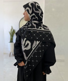 روسری سوپرنخ طرح هندسی قواره ۱۴۰ - رنگ مشکی و کرم - تصویر 3