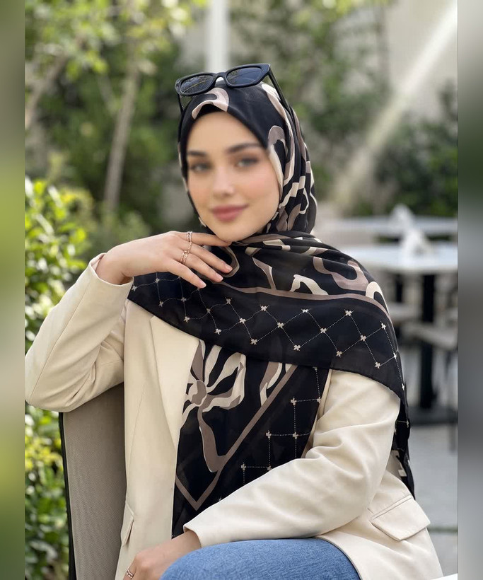 روسری سوپرنخ طرح هندسی قواره ۱۴۰ - رنگ طوسی و گلبهی - تصویر 6