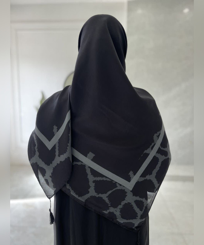 روسری نخی گلدار قواره ۱۴۰ - رنگ مشکی و مسی - تصویر 16