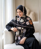 روسری ابریشم مجلسی طرح بتهجقه قواره ۱۳۵ - رنگ مشکی و نسکافهای - تصویر 3