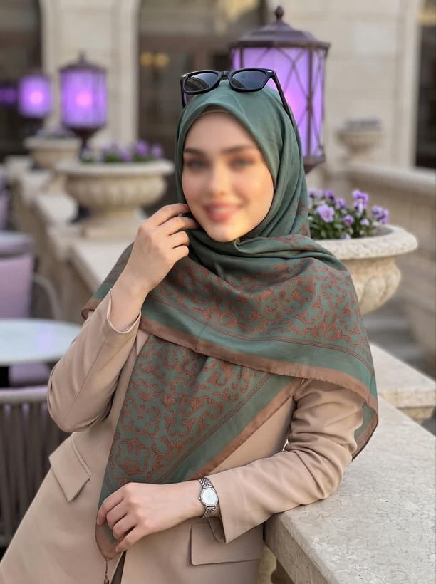 روسری نخی طرحدار قواره ۱۴۰ رنگ طوسی