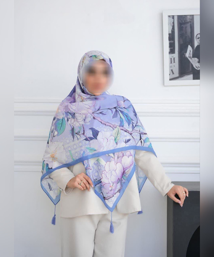 روسری کرپنخ طرح گلبرگ قواره ۱۴۰، آبی یاسی