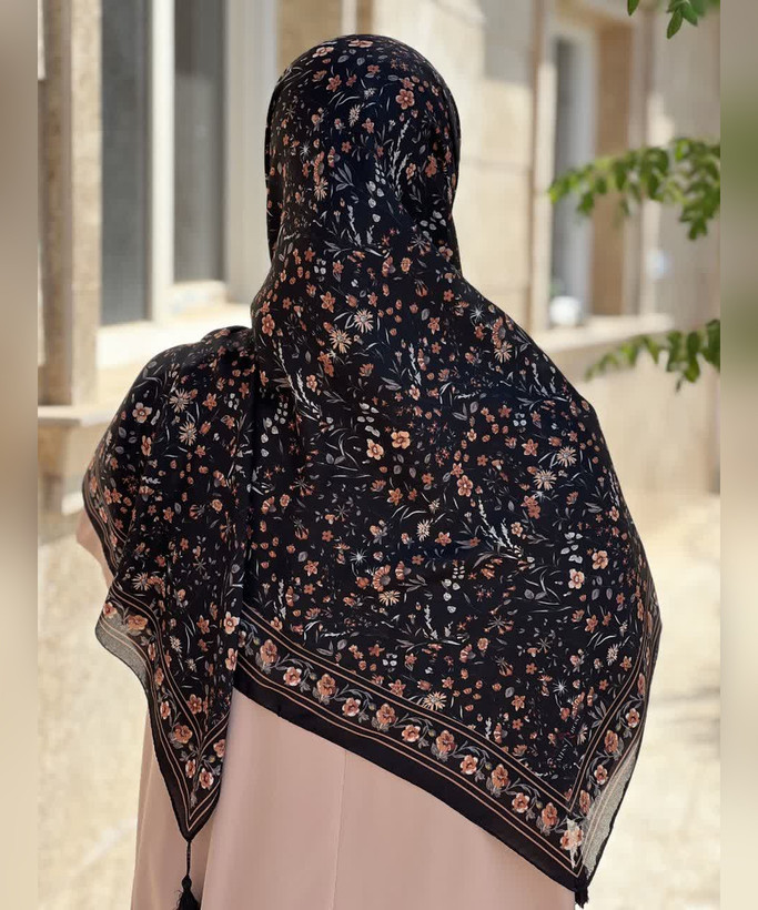 روسری کرپنخ طرح باغچه قواره ۱۴۰، نمای طرح و رنگبندی