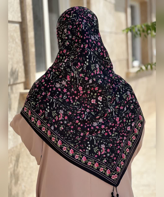 روسری کرپنخ طرح باغچه قواره ۱۴۰، نمای طرح و رنگبندی