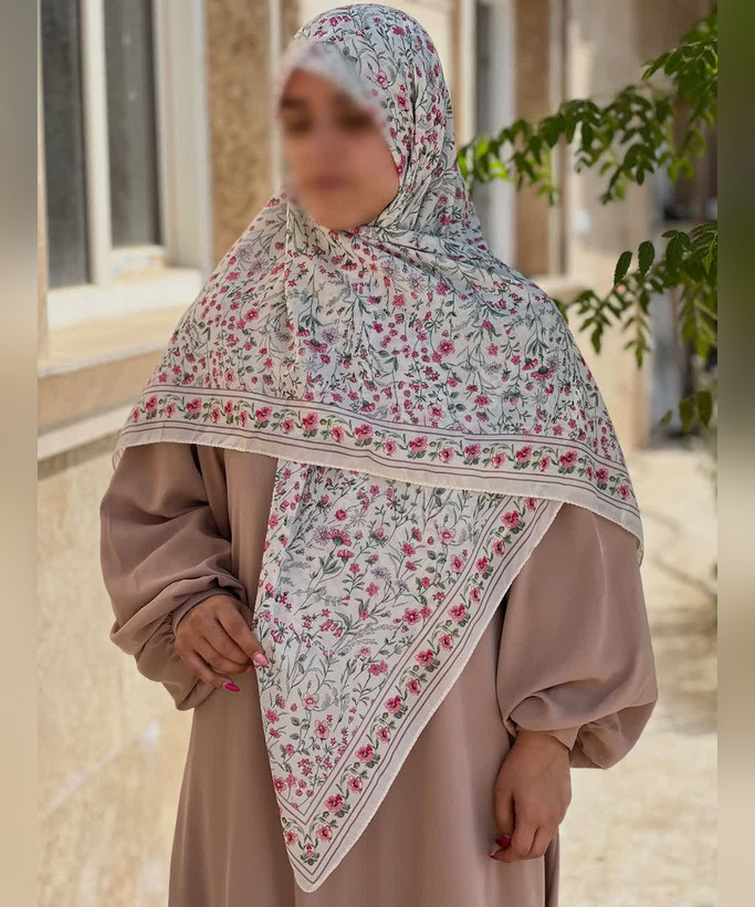 روسری کرپنخ طرح باغچه قواره ۱۴۰، استخوانی با حاشیه طوسی