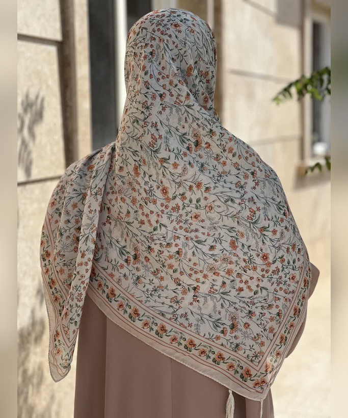 روسری کرپنخ طرح باغچه قواره ۱۴۰، نمای طرح و رنگبندی