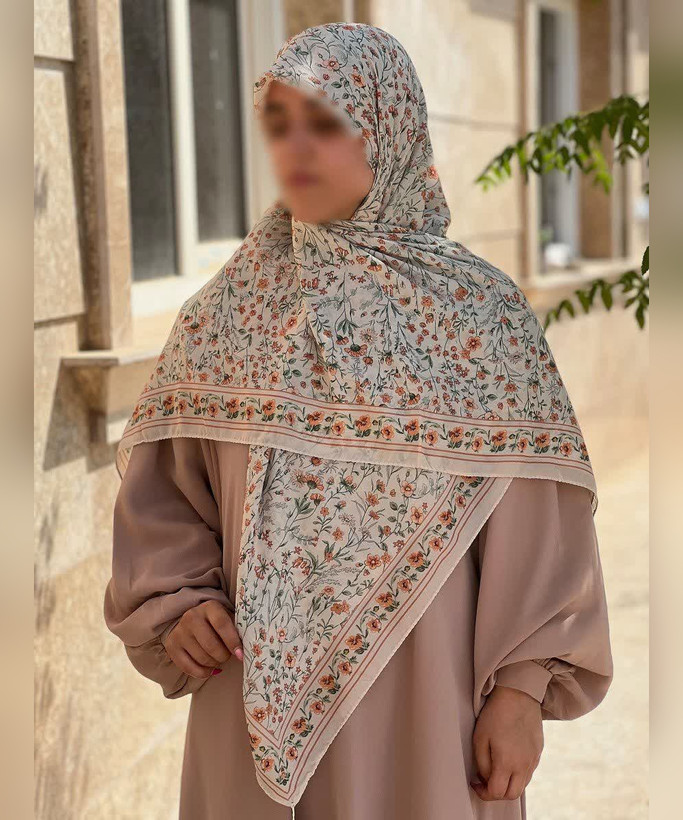 روسری کرپنخ طرح باغچه قواره ۱۴۰، کرم گلنارنجی