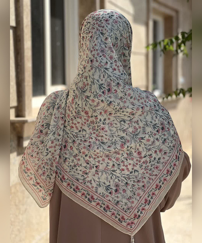 روسری کرپنخ طرح باغچه قواره ۱۴۰، نمای طرح و رنگبندی